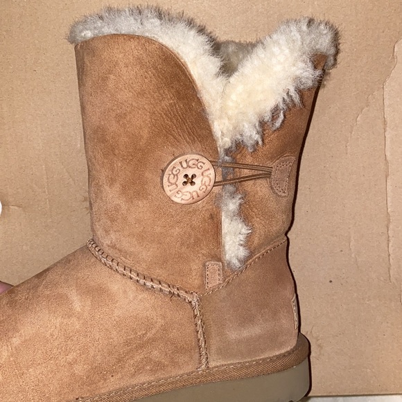 Bailey button uggs - Picture 4 of 5